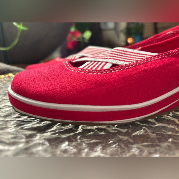 NEW Grasshoppers Nantucket Red Comfort Flats • Size 8M • Canvas Slip-On Shoes - Picture 15 of 17